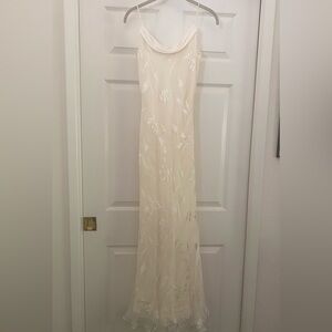 Wedding dress w/train
